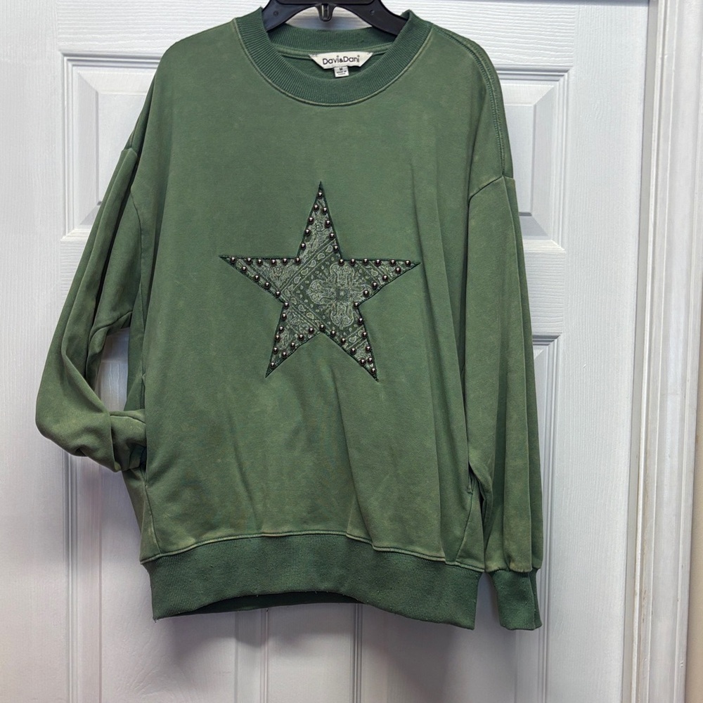 Davi & Dani Green Paisley Patchwork Star Studded Sweatshirt with Pockets Medium